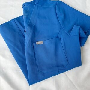 FIGS one pocket top - Women’s